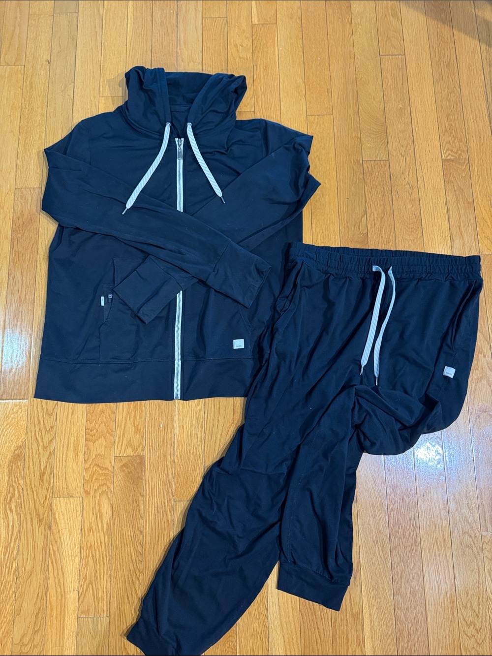 Womens Vuori Hoodie & Jogger Set with Contrast Drawstrings